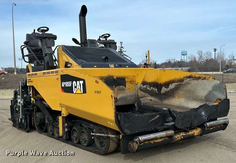 image for item DR4260 2020 Caterpillar AP1055F paver