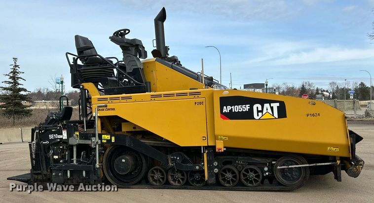 image for item DR4260 2020 Caterpillar AP1055F paver