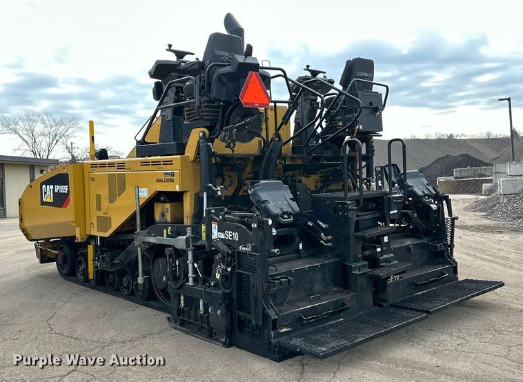image for item DR4260 2020 Caterpillar AP1055F paver