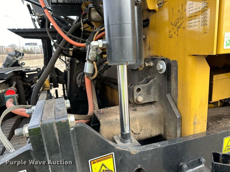 image for item DR4260 2020 Caterpillar AP1055F paver