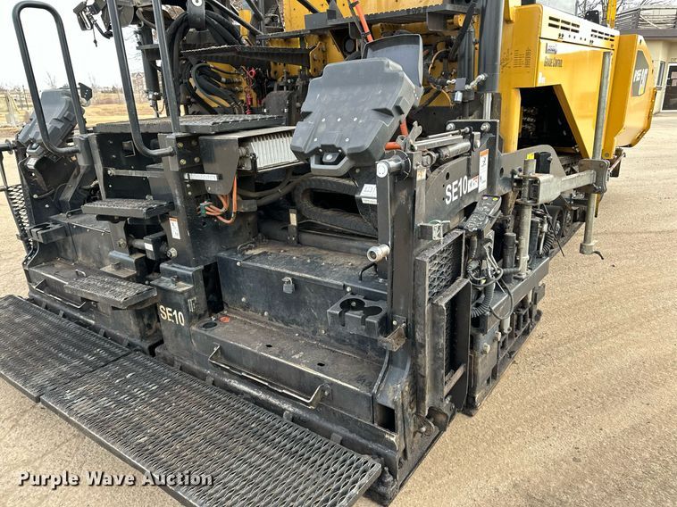 image for item DR4260 2020 Caterpillar AP1055F paver