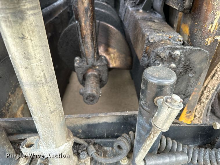 image for item DR4260 2020 Caterpillar AP1055F paver