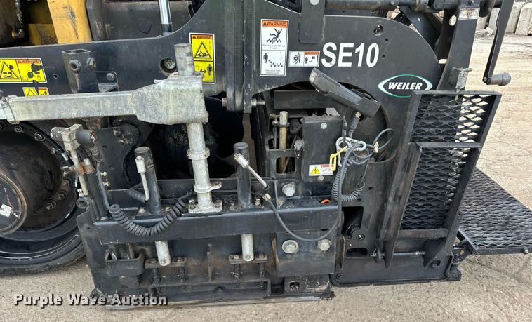 image for item DR4260 2020 Caterpillar AP1055F paver