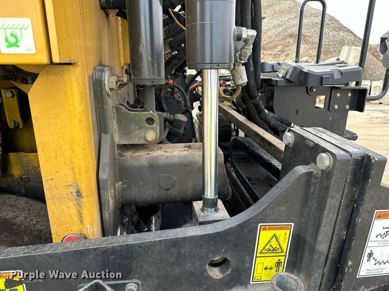 image for item DR4260 2020 Caterpillar AP1055F paver