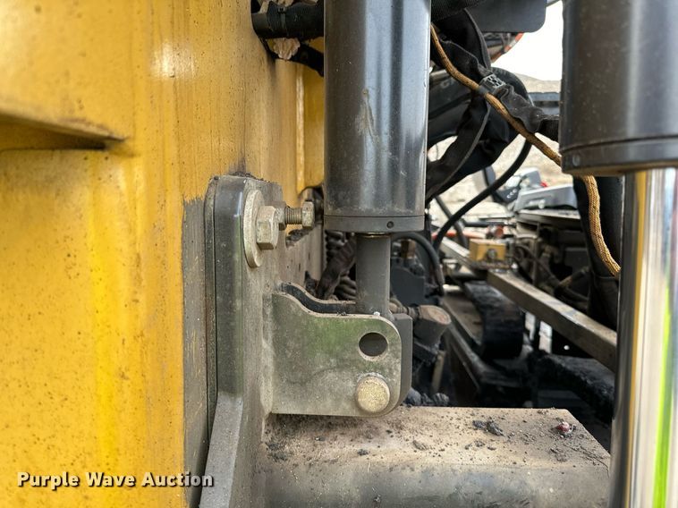 image for item DR4260 2020 Caterpillar AP1055F paver