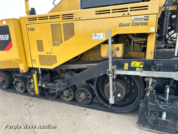 image for item DR4260 2020 Caterpillar AP1055F paver