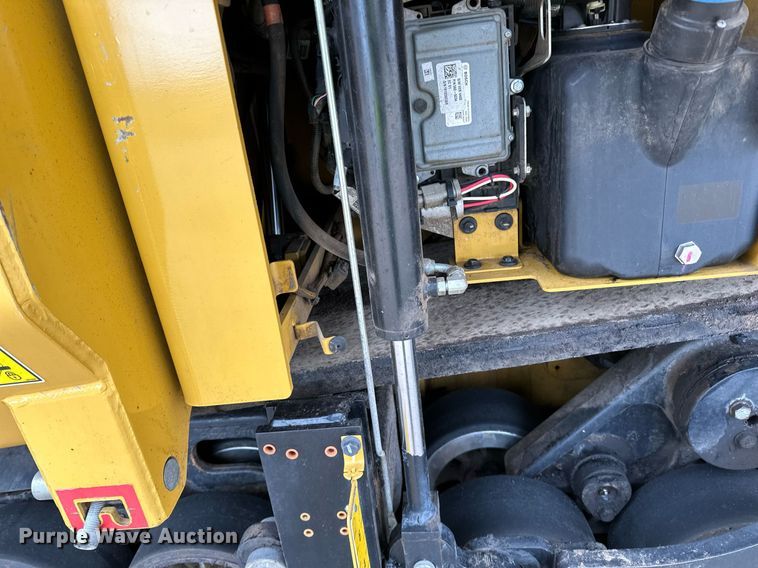 image for item DR4260 2020 Caterpillar AP1055F paver