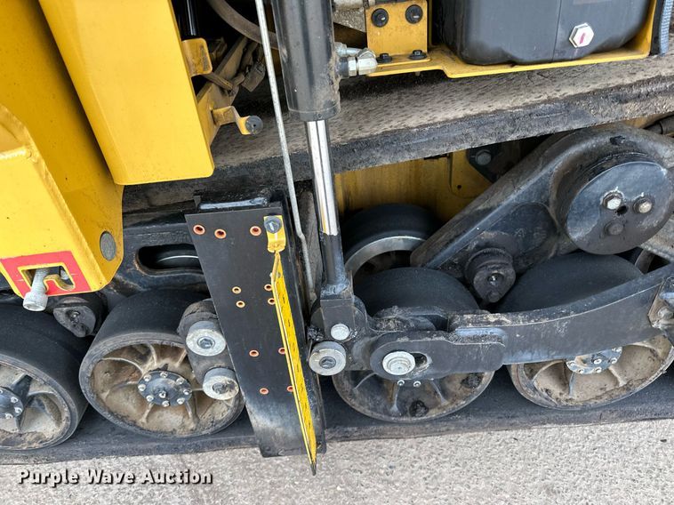 image for item DR4260 2020 Caterpillar AP1055F paver