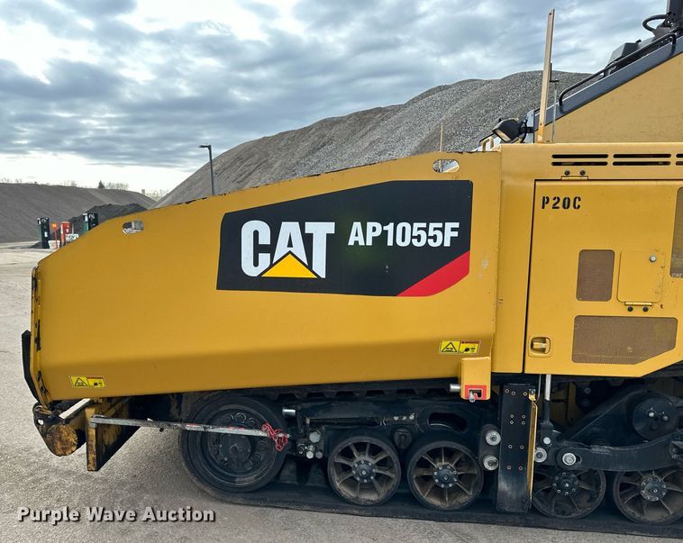 image for item DR4260 2020 Caterpillar AP1055F paver