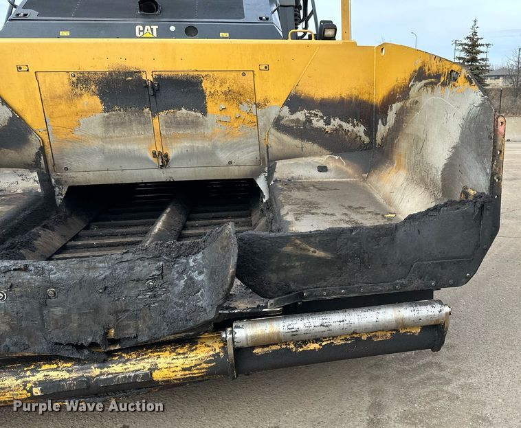 image for item DR4260 2020 Caterpillar AP1055F paver