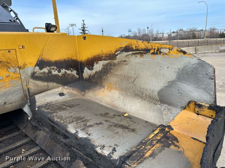 image for item DR4260 2020 Caterpillar AP1055F paver