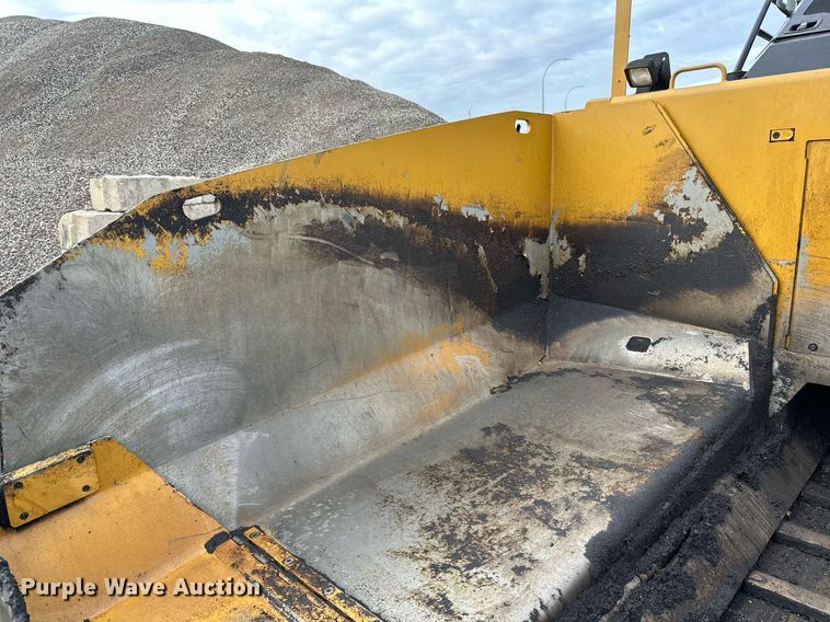 image for item DR4260 2020 Caterpillar AP1055F paver