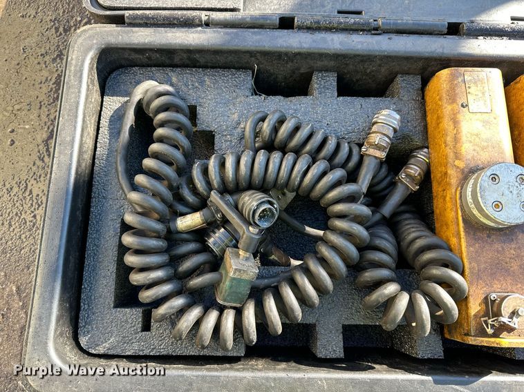 image for item DR4260 2020 Caterpillar AP1055F paver