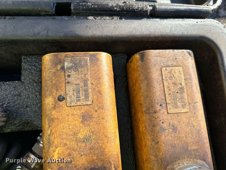 image for item DR4260 2020 Caterpillar AP1055F paver