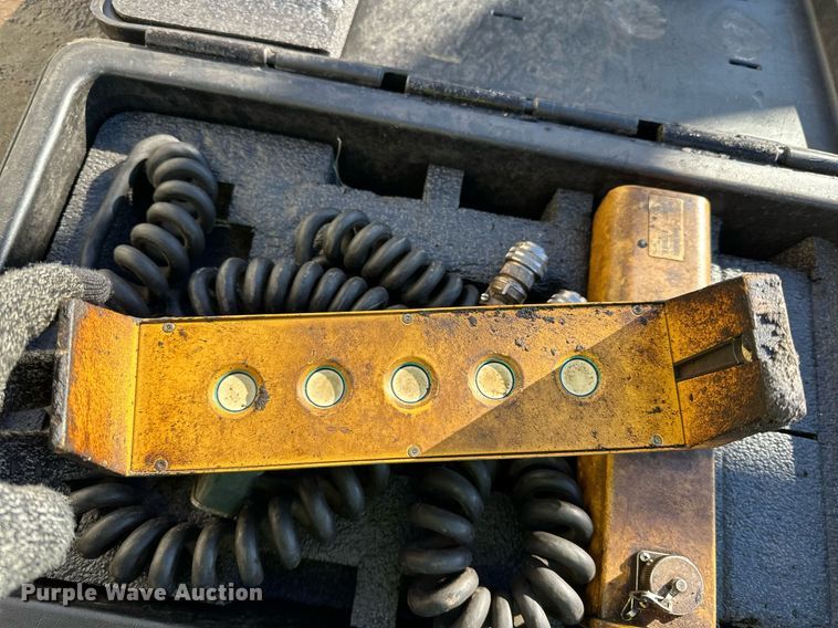 image for item DR4260 2020 Caterpillar AP1055F paver