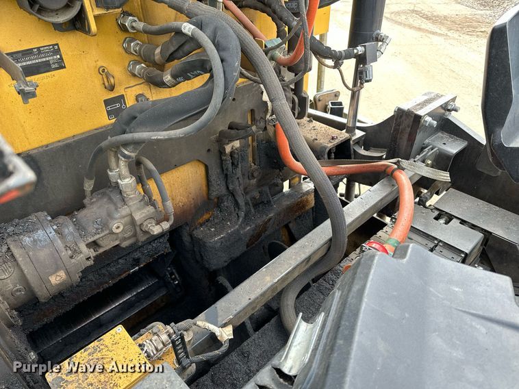 image for item DR4260 2020 Caterpillar AP1055F paver