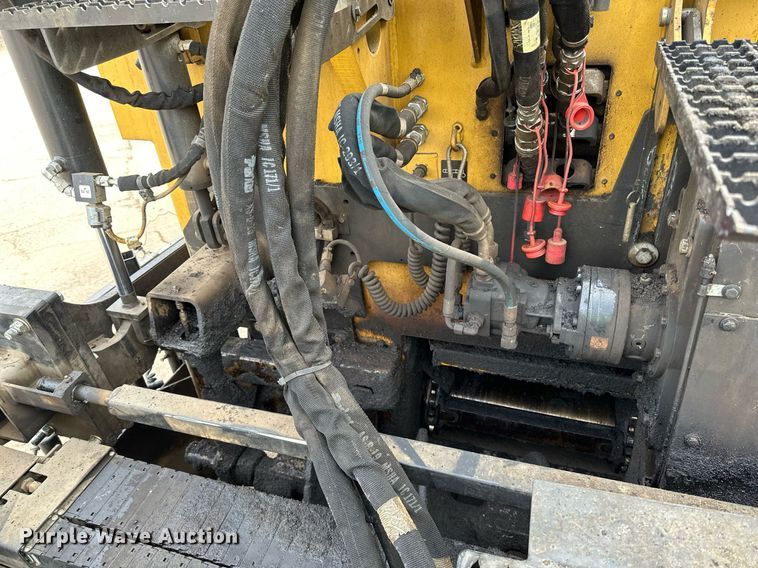 image for item DR4260 2020 Caterpillar AP1055F paver