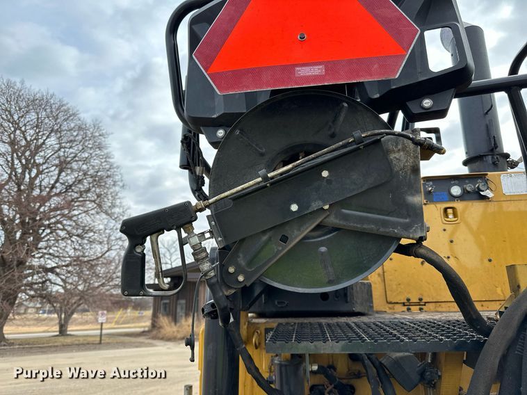 image for item DR4260 2020 Caterpillar AP1055F paver