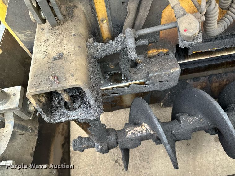 image for item DR4260 2020 Caterpillar AP1055F paver