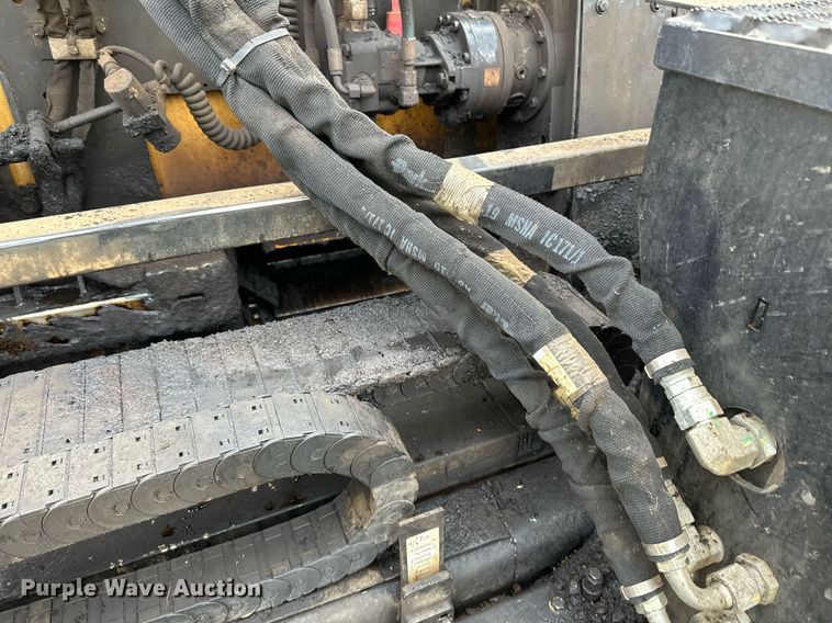 image for item DR4260 2020 Caterpillar AP1055F paver