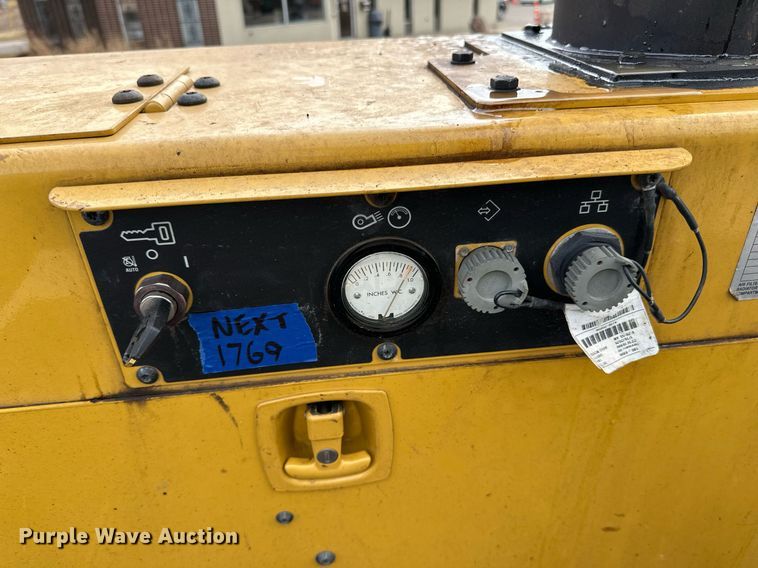 image for item DR4260 2020 Caterpillar AP1055F paver