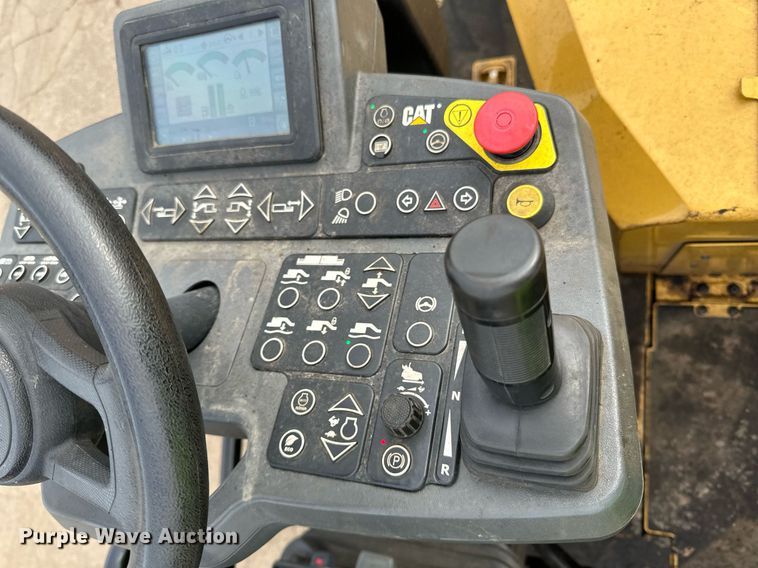 image for item DR4260 2020 Caterpillar AP1055F paver