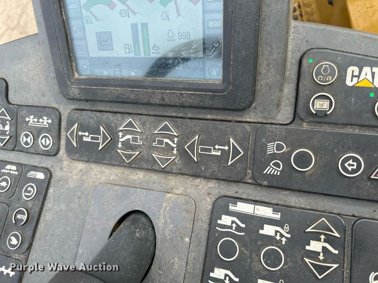 image for item DR4260 2020 Caterpillar AP1055F paver