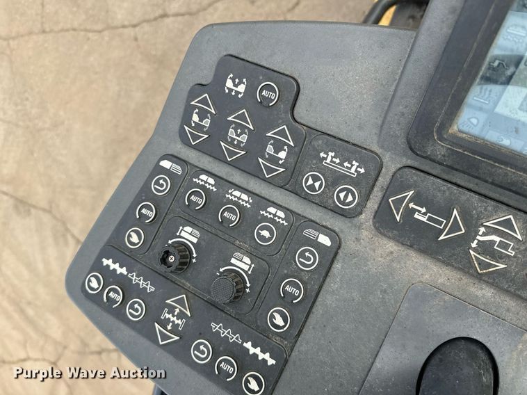 image for item DR4260 2020 Caterpillar AP1055F paver