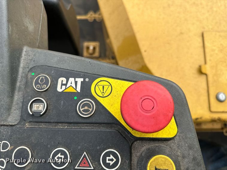 image for item DR4260 2020 Caterpillar AP1055F paver