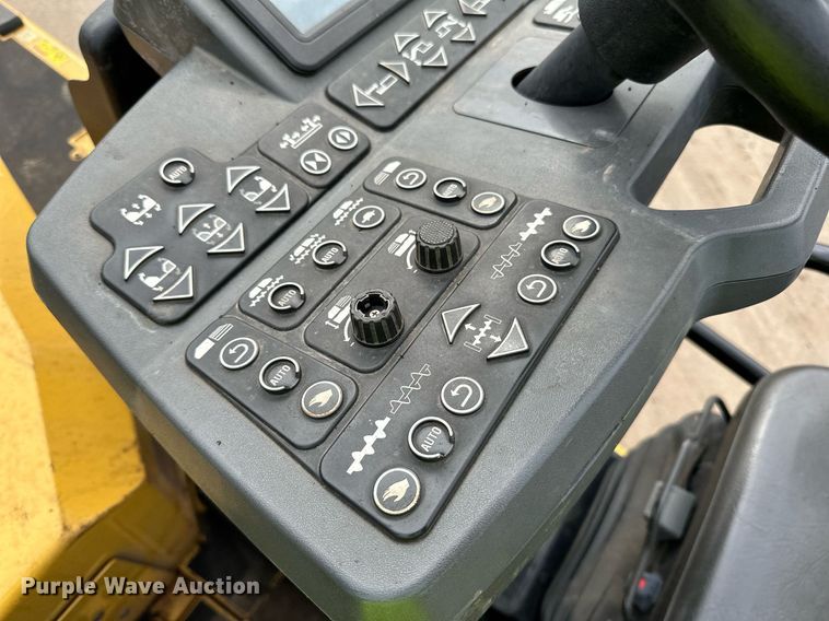 image for item DR4260 2020 Caterpillar AP1055F paver