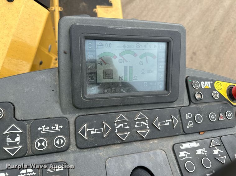 image for item DR4260 2020 Caterpillar AP1055F paver