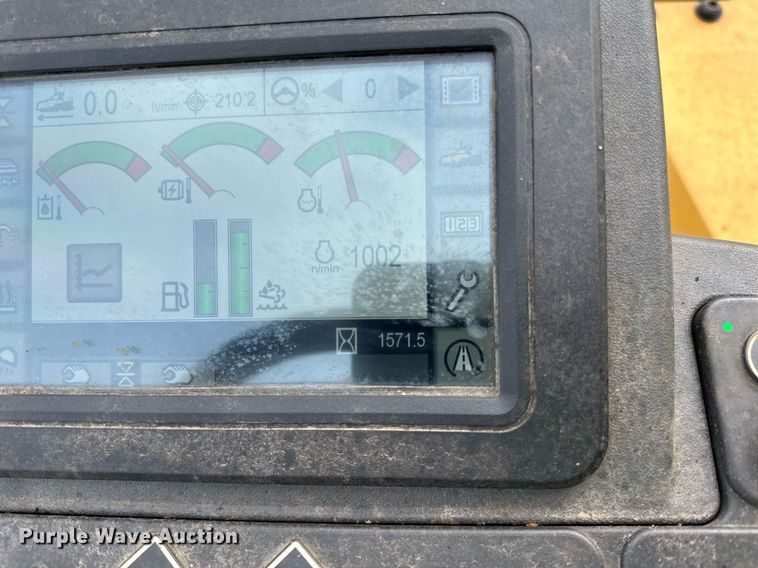 image for item DR4260 2020 Caterpillar AP1055F paver