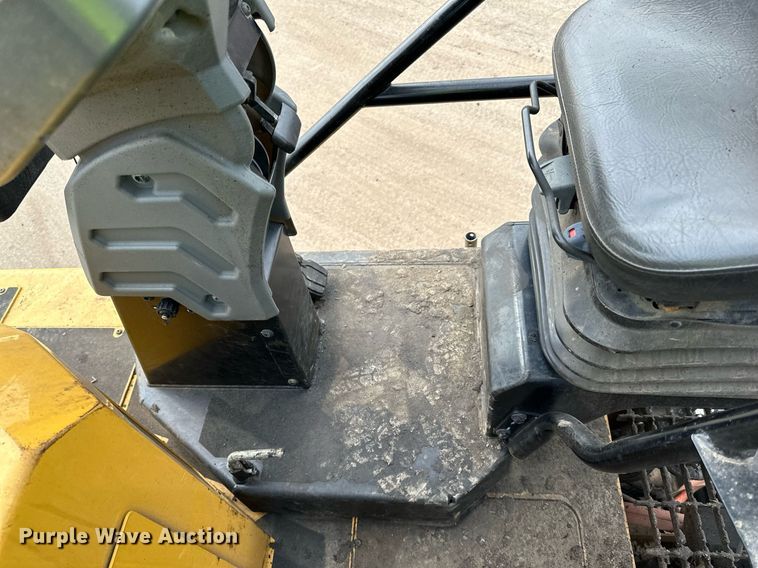 image for item DR4260 2020 Caterpillar AP1055F paver