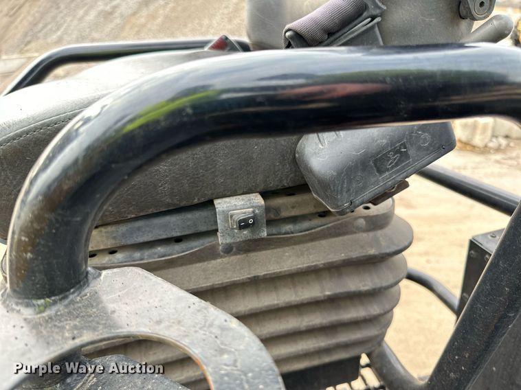 image for item DR4260 2020 Caterpillar AP1055F paver