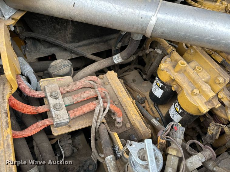 image for item DR4260 2020 Caterpillar AP1055F paver