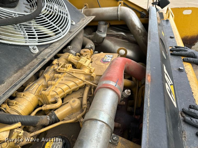 image for item DR4260 2020 Caterpillar AP1055F paver