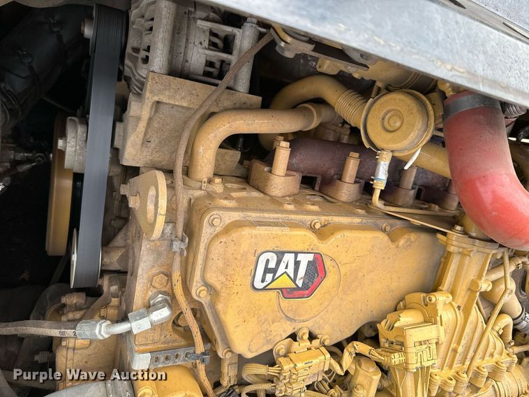 image for item DR4260 2020 Caterpillar AP1055F paver