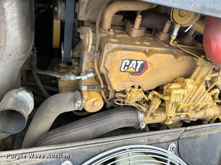 image for item DR4260 2020 Caterpillar AP1055F paver