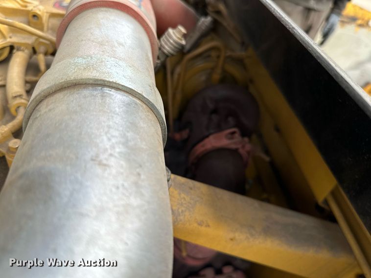 image for item DR4260 2020 Caterpillar AP1055F paver