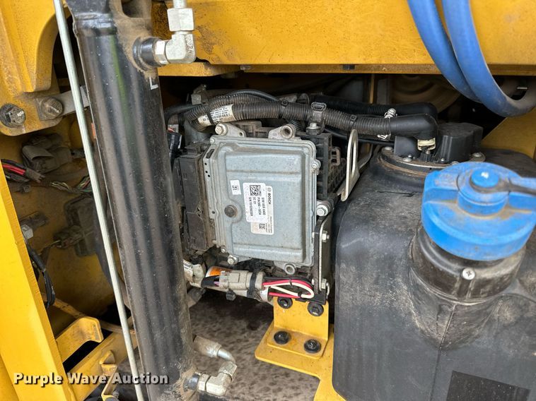 image for item DR4260 2020 Caterpillar AP1055F paver