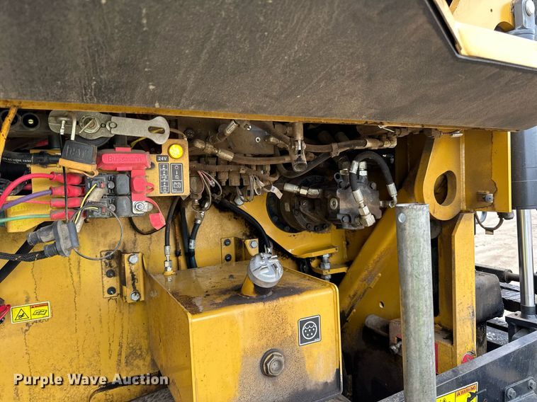 image for item DR4260 2020 Caterpillar AP1055F paver