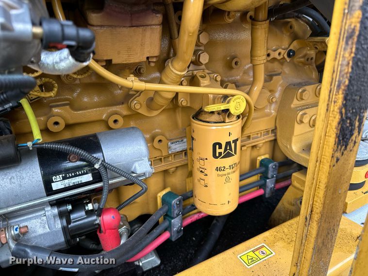 image for item DR4260 2020 Caterpillar AP1055F paver