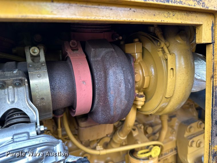 image for item DR4260 2020 Caterpillar AP1055F paver