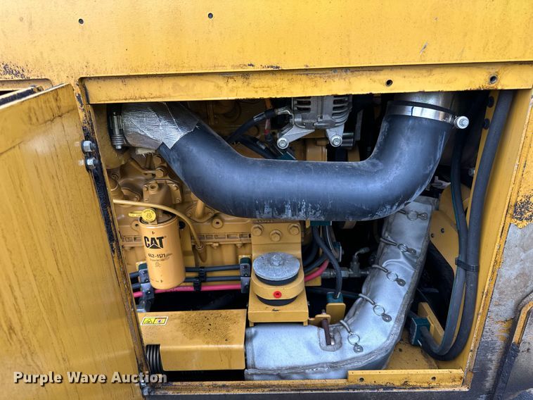 image for item DR4260 2020 Caterpillar AP1055F paver