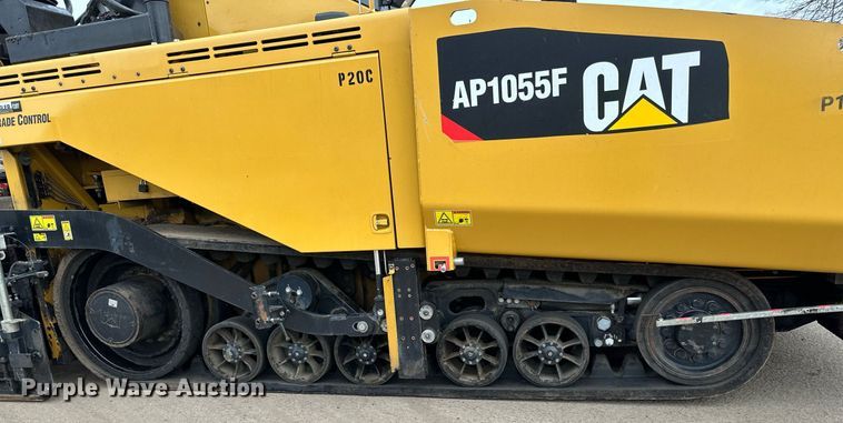 image for item DR4260 2020 Caterpillar AP1055F paver