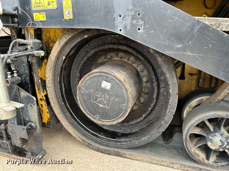 image for item DR4260 2020 Caterpillar AP1055F paver