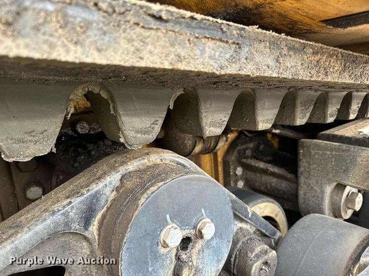 image for item DR4260 2020 Caterpillar AP1055F paver