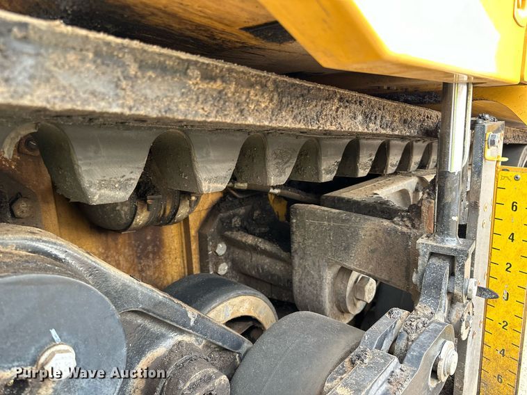 image for item DR4260 2020 Caterpillar AP1055F paver