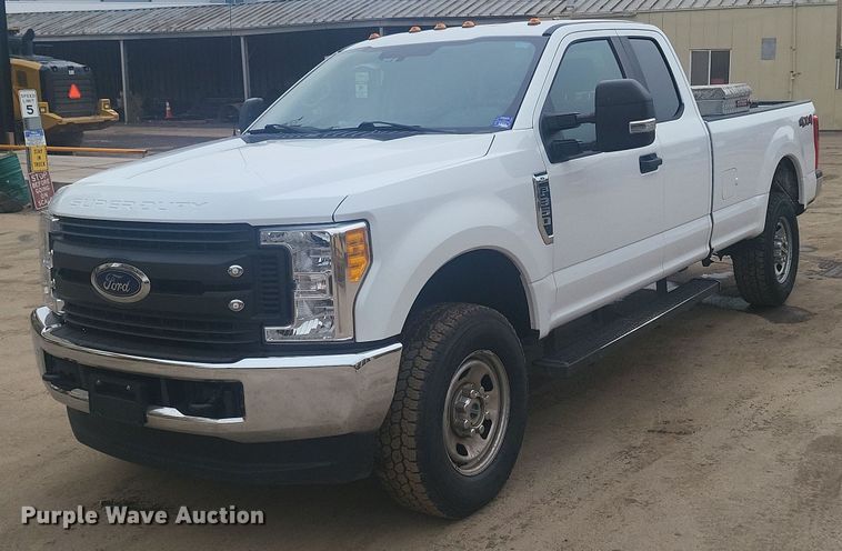 image for item DR4265 2017 Ford F350 Super Duty XL SuperCab pickup truck