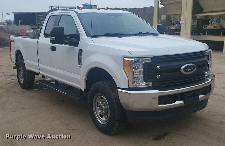 image for item DR4265 2017 Ford F350 Super Duty XL SuperCab pickup truck
